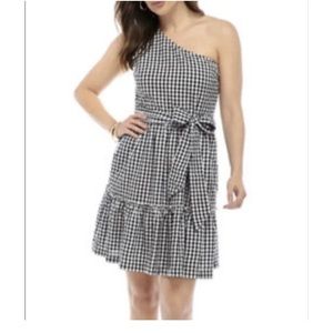 One shoulder crown & ivory dress